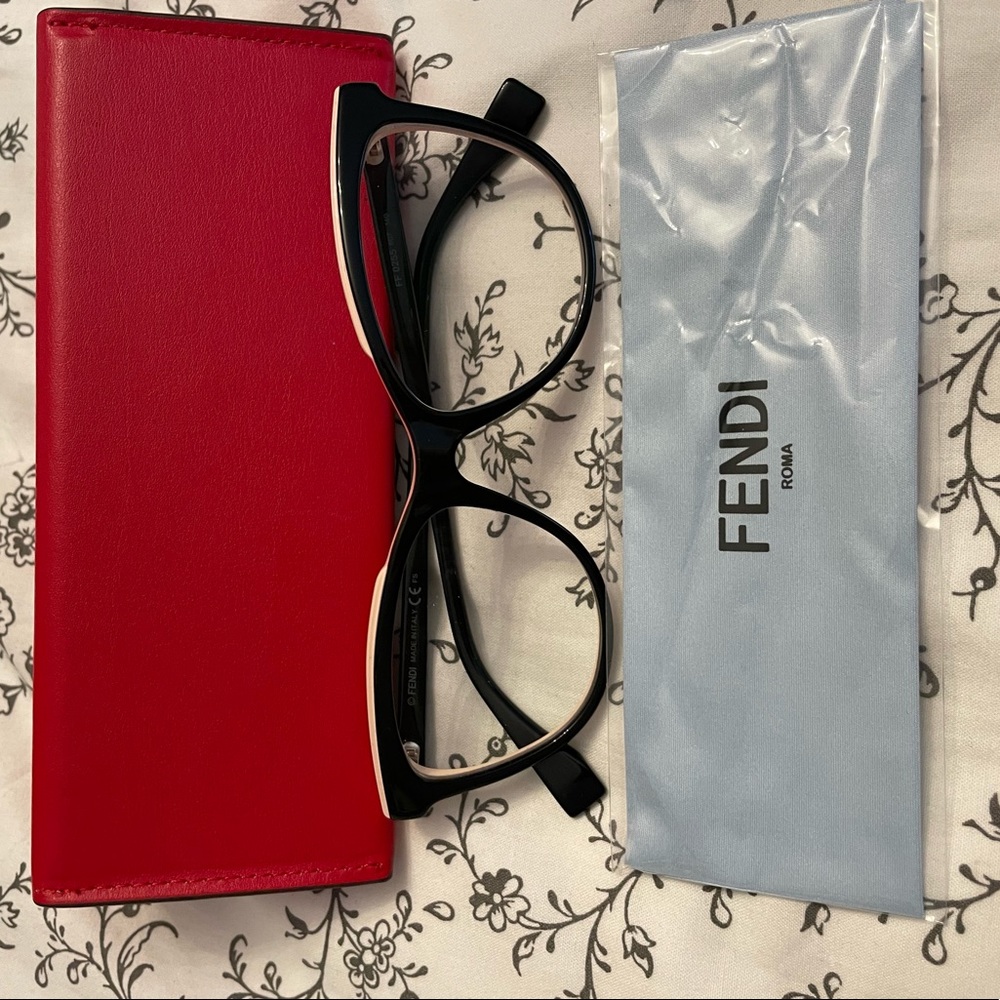 Fendi cat eye eyeglass frames black/pink